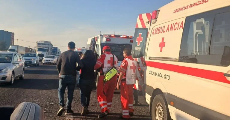 Choque en Irapuato-Salamanca: 7 heridos en camioneta